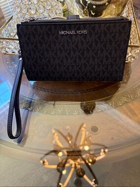 Michael Kors Black Jet Set Travel Wristlet with Detachable Strap.